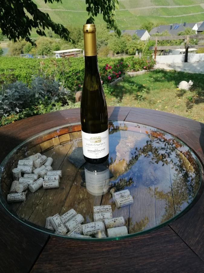 Weingut Licht-Stadtfeld Brauneberg Eksteriør billede